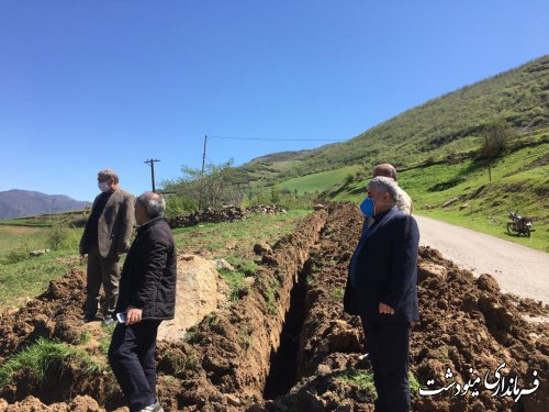 بازدید فرماندار از حفاري انتقال زميني خط شبكه ارتباطي مخابرات درروستاي زندانچال