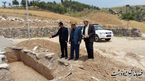 بازدید معاون برنامه ریزی و امور عمرانی از پروژه ساخت المان شهدای گمنام