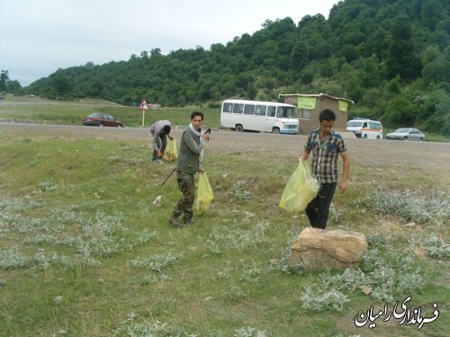 پاکسازی منطقه گردشگری النگ رامیان از زباله / گزارش تصویری