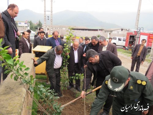 در روز بزرگداشت شهدا،گلزار شهدای گمنام رامیان عطر افشانی شد