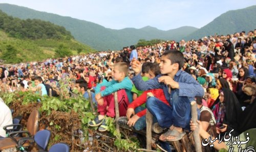 برگزاری پنجمین جشنواره توت فرنگی در روستای شفیع آباد 