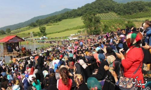 برگزاری پنجمین جشنواره توت فرنگی در روستای شفیع آباد 