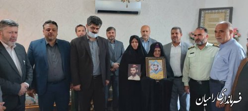 دیدار مسئولین استانی و شهرستانی با مادر بزرگوار شهید حسن میرعرب