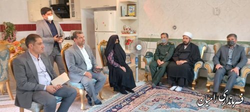 دیدار مسئولین استانی و شهرستانی با مادر بزرگوار شهید حسن میرعرب