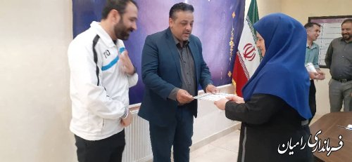 نشست صمیمانه فرماندار رامیان با پرسنل فرمانداری