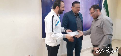 نشست صمیمانه فرماندار رامیان با پرسنل فرمانداری