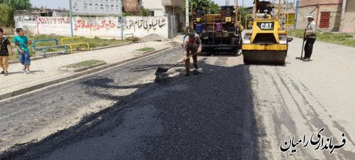 بازدید فرماندار از اجرای پروژه آسفالت روستای توران فارس