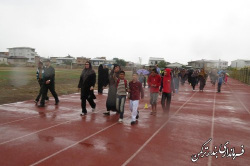 همایش بزرگ پیاده روی خانوادگی درشهرستان ترکمن  برگزار شد