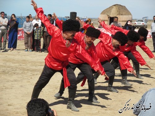 برگزاری جشنواره بومی محلی در محل شنای بندرترکمن