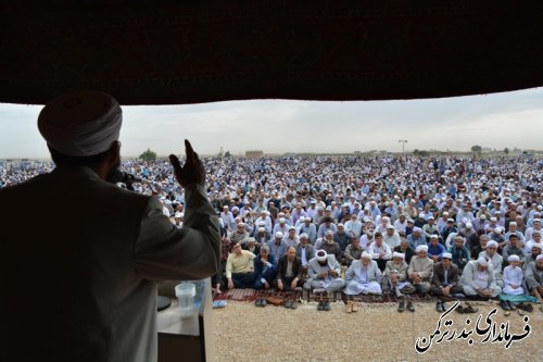 نماز عید سعید فطر با شکوه خاصی در شهرستان ترکمن برگزار شد