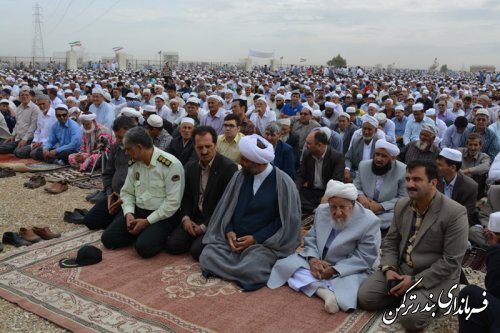 نماز عید سعید فطر با شکوه خاصی در شهرستان ترکمن برگزار شد