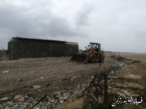 بازدید فرماندار از سایت موقت زباله شهر بندرترکمن