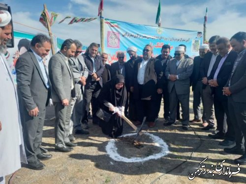 عملیات احداث اولین مجتمع گردشگری روستایی بندرترکمن در پنج پیکر آغاز شد