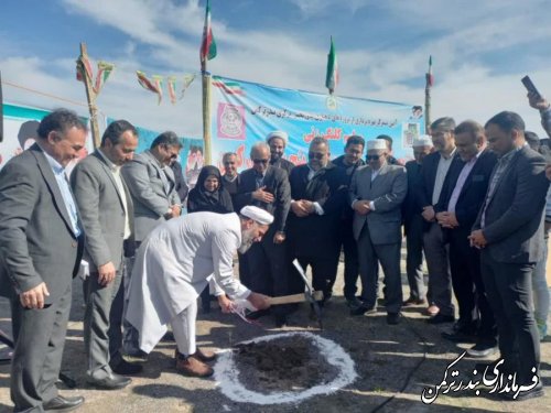 عملیات احداث اولین مجتمع گردشگری روستایی بندرترکمن در پنج پیکر آغاز شد