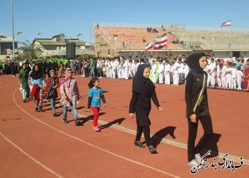 برگزاری جشنواره فرهنگی ورزشی در استادیوم قاندومی شهرستان ترکمن با حضور معاون فرماندار