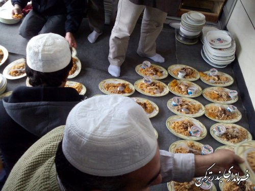 مراسم نذری اهل سنت بمناسبت عاشورای حسینی در مسجد روستای پنج پیکر