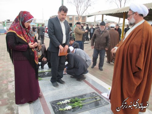 مراسم غبار روبی گلزار شهدا به مناسبت دهه فجر در بندرترکمن برگزار شد