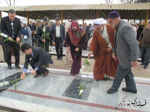 مراسم غبار روبی گلزار شهدا به مناسبت دهه فجر در بندرترکمن برگزار شد