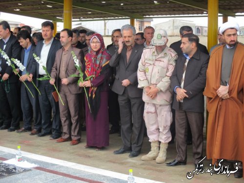 مراسم غبار روبی گلزار شهدا به مناسبت دهه فجر در بندرترکمن برگزار شد