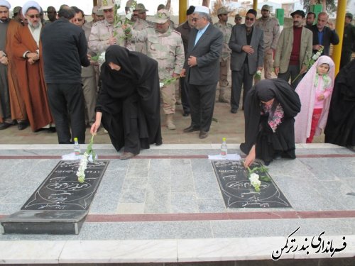 مراسم غبار روبی گلزار شهدا به مناسبت دهه فجر در بندرترکمن برگزار شد