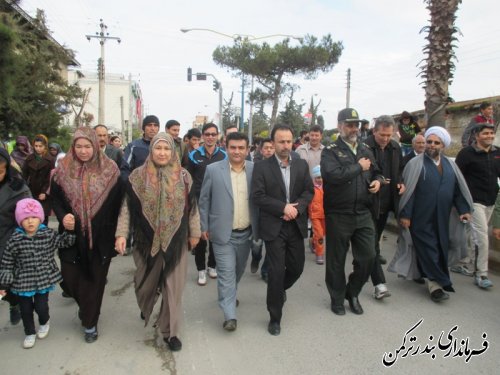 همایش بزرگ پیاده روی خانوادگی در بندرترکمن برگزار شد