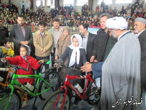 همایش بزرگ پیاده روی خانوادگی در بندرترکمن برگزار شد