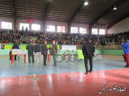 همایش بزرگ پیاده روی خانوادگی در بندرترکمن برگزار شد