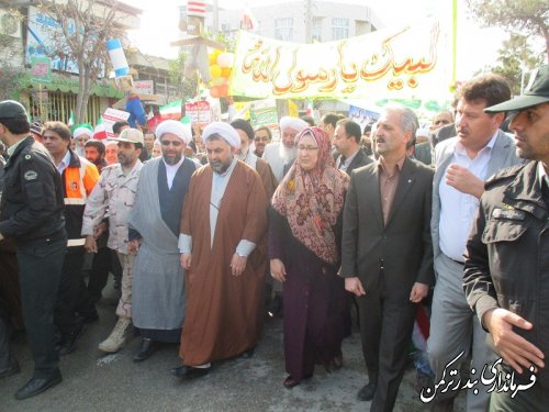 کزارش تصویری از حضور گسترده مردم بندرترکمن در راهپیمایی 22 بهمن