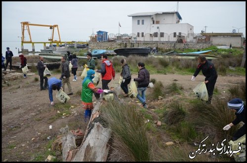 دومین پاکسازی محیط زیست در جزیره آشوراده برگزار شد