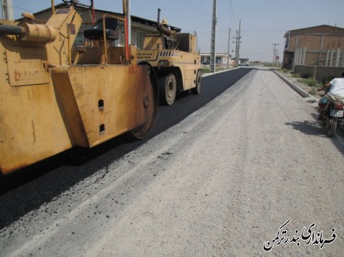 بازدید فرماندار شهرستان ترکمن از پروژه آسفالت روستایی