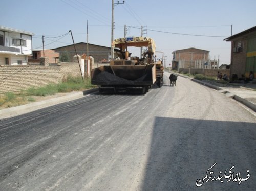 بازدید فرماندار شهرستان ترکمن از پروژه آسفالت روستایی