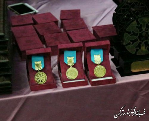 زلیخا عادلی بعنوان کارآفرین برتر فرش کشور انتخاب شد