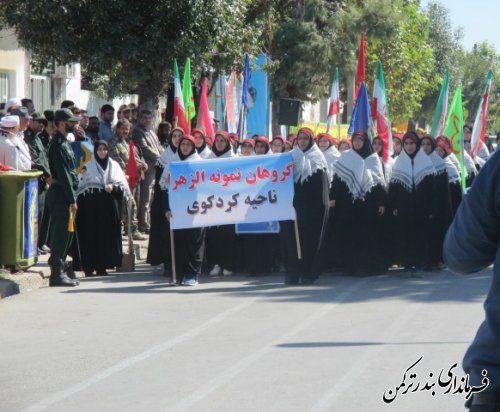 رژه نیروهای مسلح شهرستان های غرب استان گلستان به مناسبت هفته دفاع مقدس