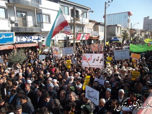 راهپیمایی 22 بهمن در شهر بندر ترکمن با شکوه خاصی برگزار شد