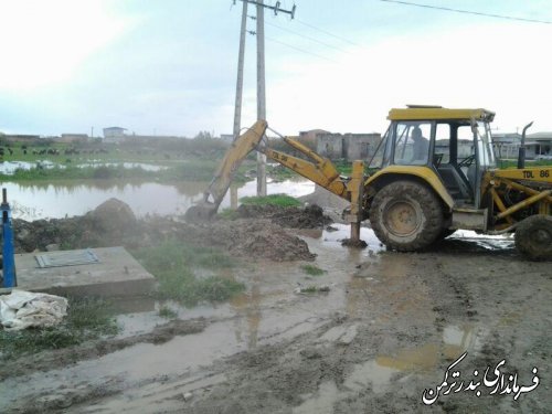 بازديد ميداني فرماندارشهرستان تركمن از آب گرفتگي روستاهاي تابعه