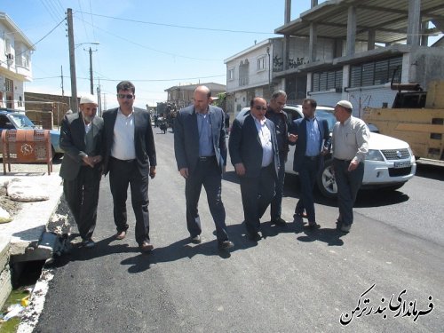 بازدید فرماندار شهرستان ترکمن از پروژه آسفالت روستای چاپاقلی 