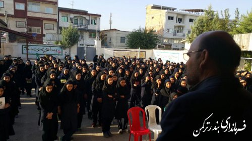 حضور فرماندار در مدرسه راهنمایی شهید صادق قلیچی شهرستان ترکمن