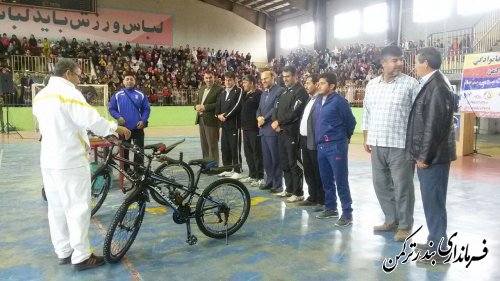 همایش پیاده روی خانوادگی در شهرستان ترکمن برگزار شد