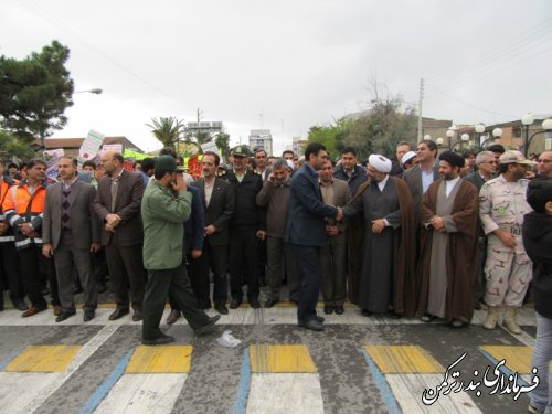  گزارش تصویری از راهپیمایی با شکوه 13 آبان در شهرستان ترکمن