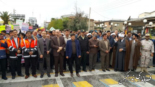 مراسم باشکوه راهپیمایی 13 آبان همزمان با سراسر کشور در شهرستان ترکمن برگزار شد