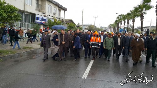 مراسم باشکوه راهپیمایی 13 آبان همزمان با سراسر کشور در شهرستان ترکمن برگزار شد