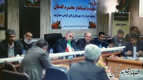 نشست استاندار گلستان با فعالان اقتصادی شهرستان ترکمن