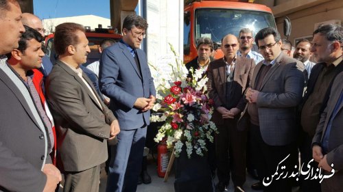 ابراز همدردی فرماندار با آتش نشانان حادثه پلاسکو در محل آتش نشانی شهر بندر ترکمن