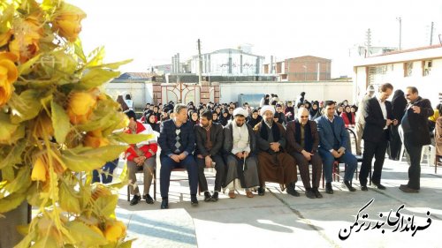 زنگ انقلاب در دبیرستان شهید مختوم بندر ترکمن  به دست فرماندار نواخته شد