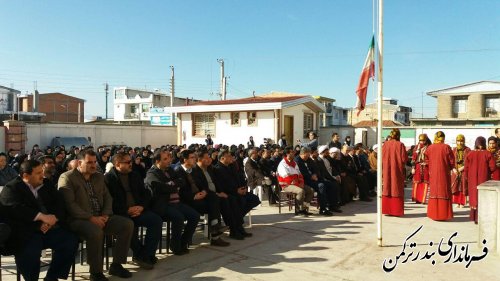 زنگ انقلاب در دبیرستان شهید مختوم بندر ترکمن  به دست فرماندار نواخته شد