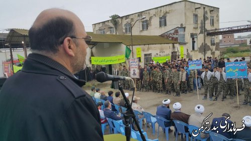 مراسم صبحگاه رزمایش بزرگ شهدای مدافع حرم شهرستان ترکمن برگزار شد.