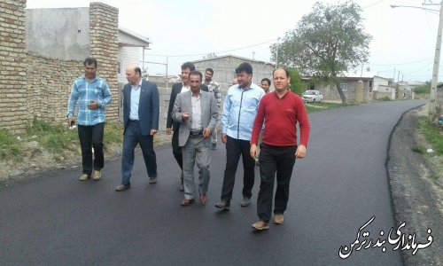 بازدید فرماندار از عملیات اجرای آسفالت روستاهای بخش مرکزی