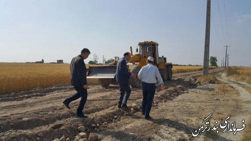 بازدید فرماندار از جاده بین مزارع روستای قره تپه