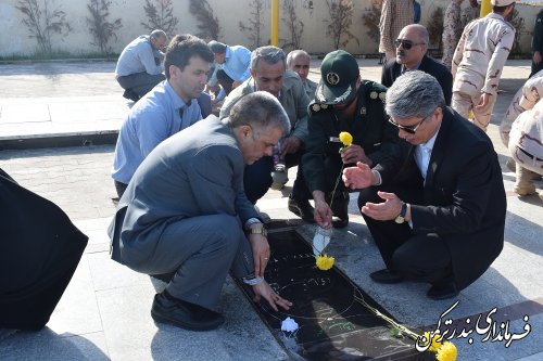 گلزار شهدای بندرترکمن غبارروبی و عطرافشانی شد