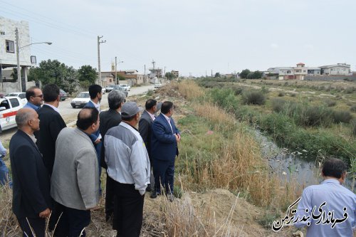 بازدید فرماندار از محل اجرای طرح شهید شوشتری واقع در محله استقلال بندرترکمن